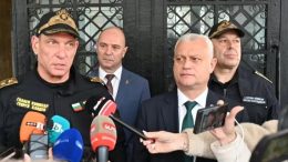 България е възхитена от главен комисар Кандев и Емил Дечев. Мутрите Борисов и Пеевски са на колене!