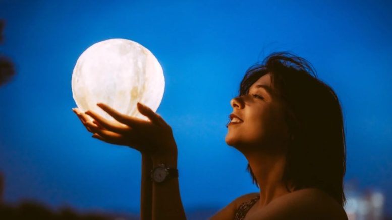 Не просто новолуние: 5 зодии ще получат КЛЮЧОВЕТЕ за НОВ ЖИВОТ на 17 април 2026 г.