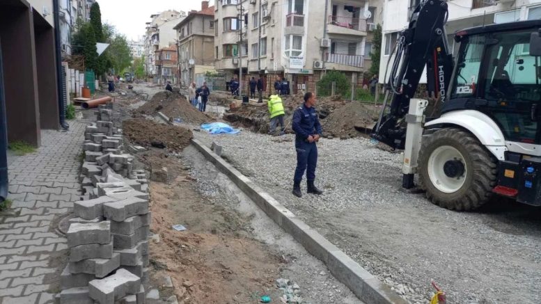 Трагедия в Бургас: Багер зарови жив работник, извадиха безжизненото му тяло от пръстта