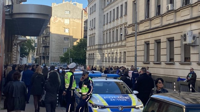 "Тук не е Москва": Протест срещу руски цигулар в София (СНИМКИ)