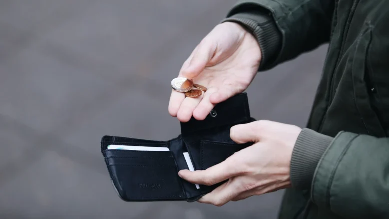Пенсионерите и работещите бедни са над 50% от българите!