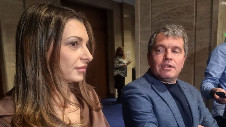 Тошко Йорданов е тотално съсипан: Павела Митова го заряза след фиаското на изборите!