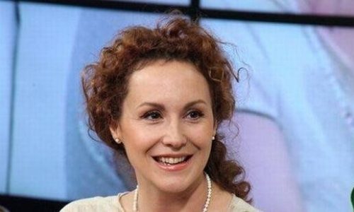 Вдовицата на Боби Михайлов показа перфектна форма в Италия (СНИМКИ)