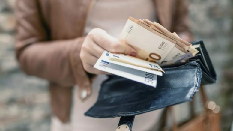 Старо народно поверие гласи: Ако видите този знак, това означава, че скоро ще получите пари.