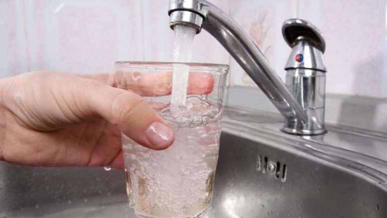 Експерт съветва: Пийте вода от чешмата, бутилките се носят болести!