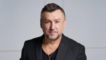 Любо Киров вече не крие мъжа си (СНИМКА)