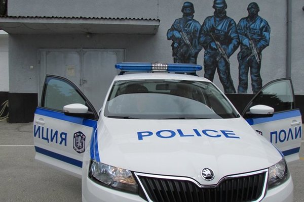 Извънредно! Мъж се самоуби по време на проверка, рани полицай!