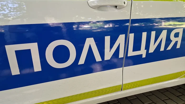 Дете шофира кола и катастрофира: Петима тийнейджъри ранени