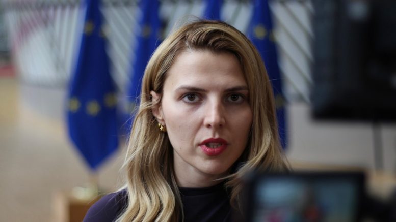 Петрова: Решението да спрем помощта за Украйна е суверенно, не сме длъжни да се обясняваме пред партньорите ни