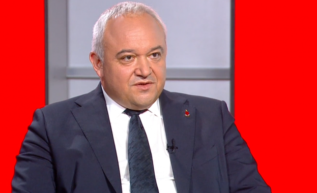 Демерджиев с нови разкрития: Десислава Атанасова е пътувала с два паспорта