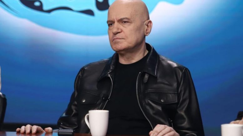 Слави Трифонов бесен на мигрантите! "От нас зависи да запазим домовете си"