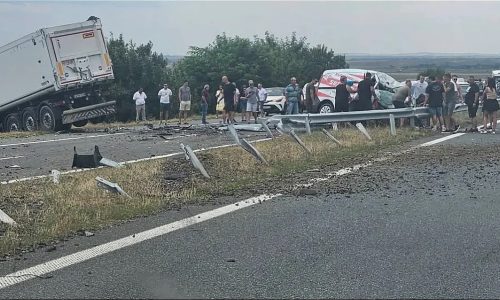 Нещо страшно е от коли! И Динко от Ямбол помага. ТИР отново уби човек