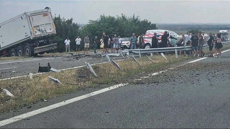 Нещо страшно е от коли! И Динко от Ямбол помага. ТИР отново уби човек