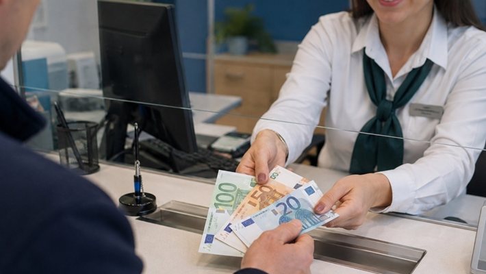 Обрат и добра новина! Обменяме левове безплатно още няколко месеца